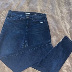 Women’s skinny jeans.